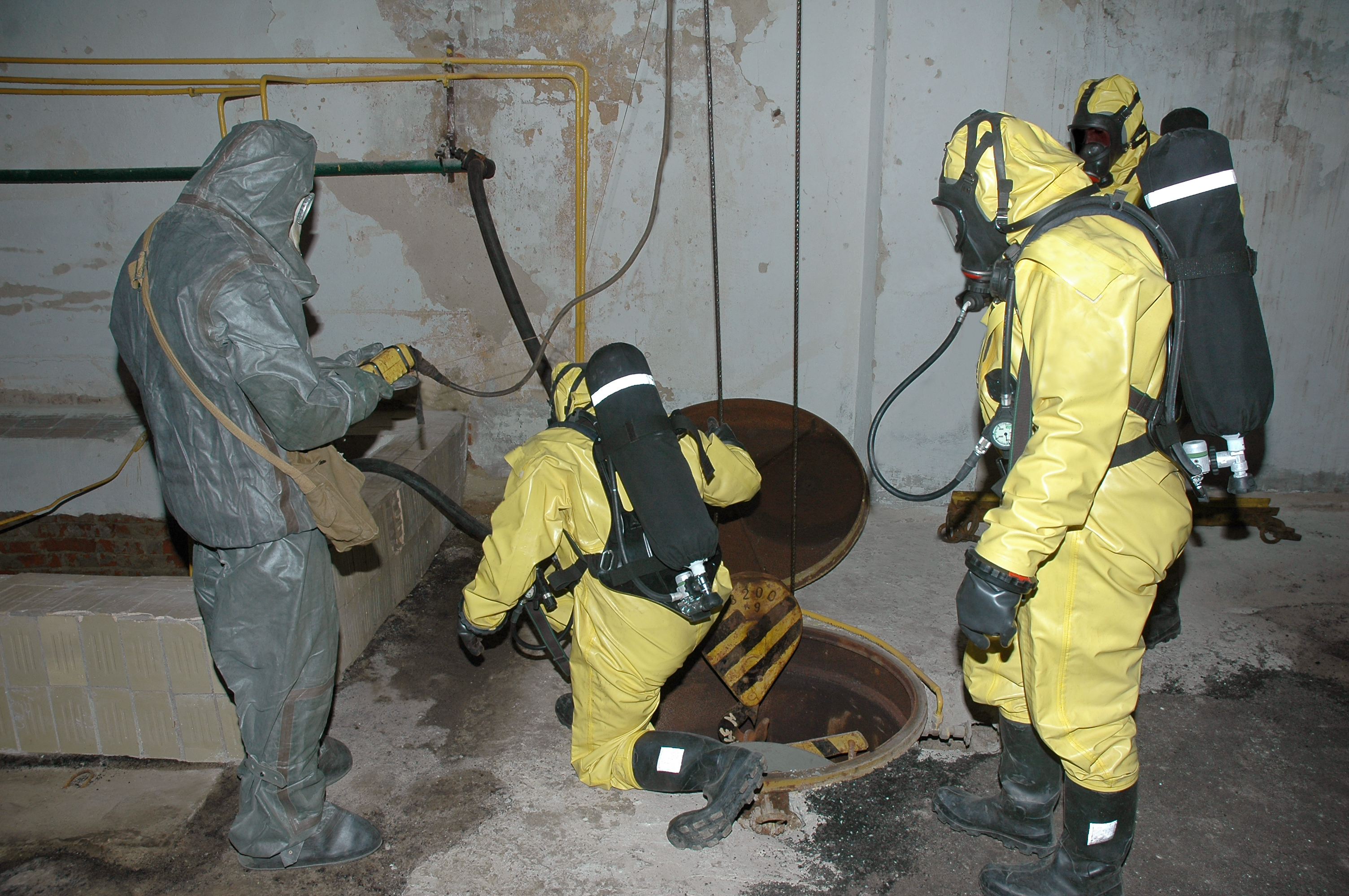 PUASAR025 Undertake confined space rescue